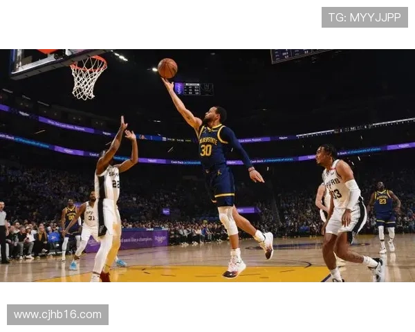 克拉克斯顿高效表现全队依赖他12投8中轻松砍下17分4篮板2助攻